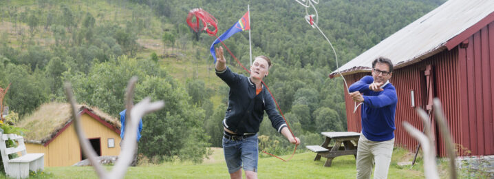 To menn kaster lasso