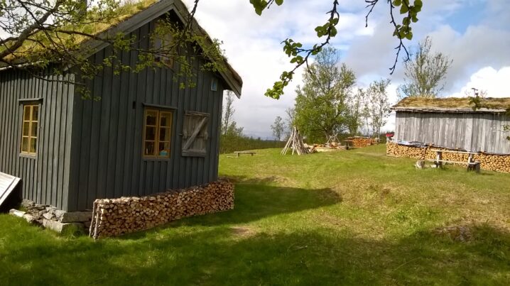 To bygninger på Vilgesvárre